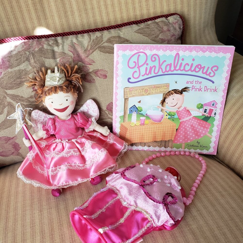 Madame Alexander Pinkalicious Princess plush toy w book & cupcake purse